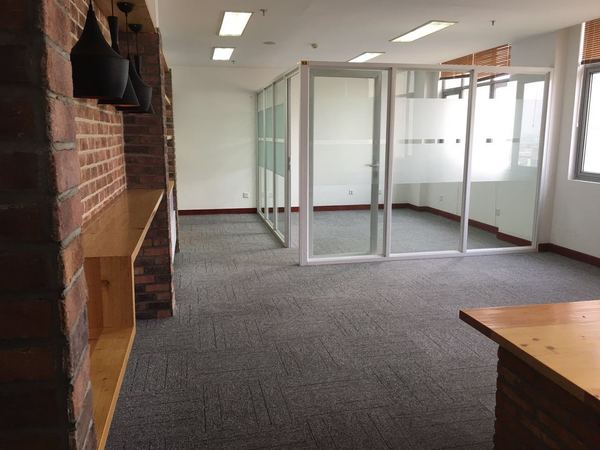 (出租) 雙地鐵口 無公攤 雙面采 精裝200平帶家具租65