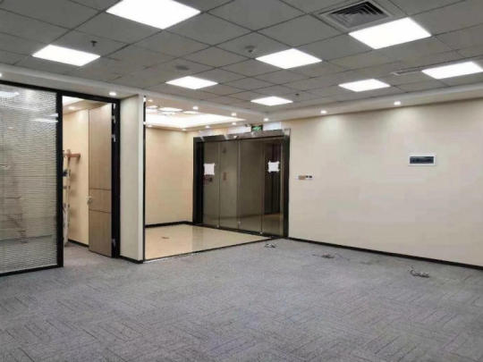 南昌地標，雙地鐵口，150平3+1格局，租7500