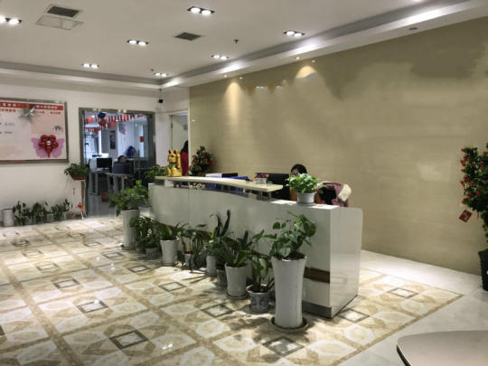 萬達中心480平超大業務區、電梯口大氣前臺家具全帶