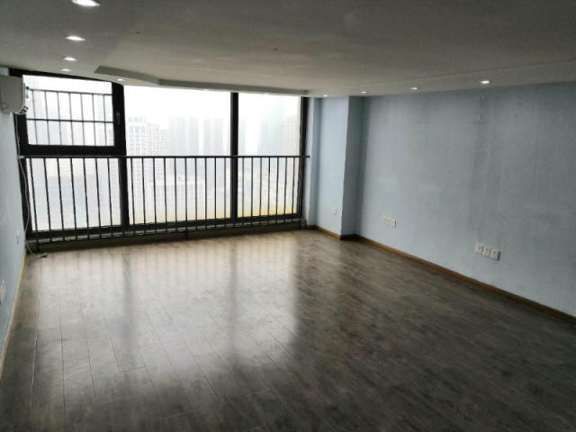 (出租) 萬達廣場90平 精裝修 適合各行各業 好到你的心頭